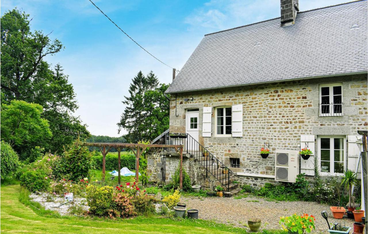 Awesome Home In Saint-Sever-Calvados With Kitchen Exteriér fotografie