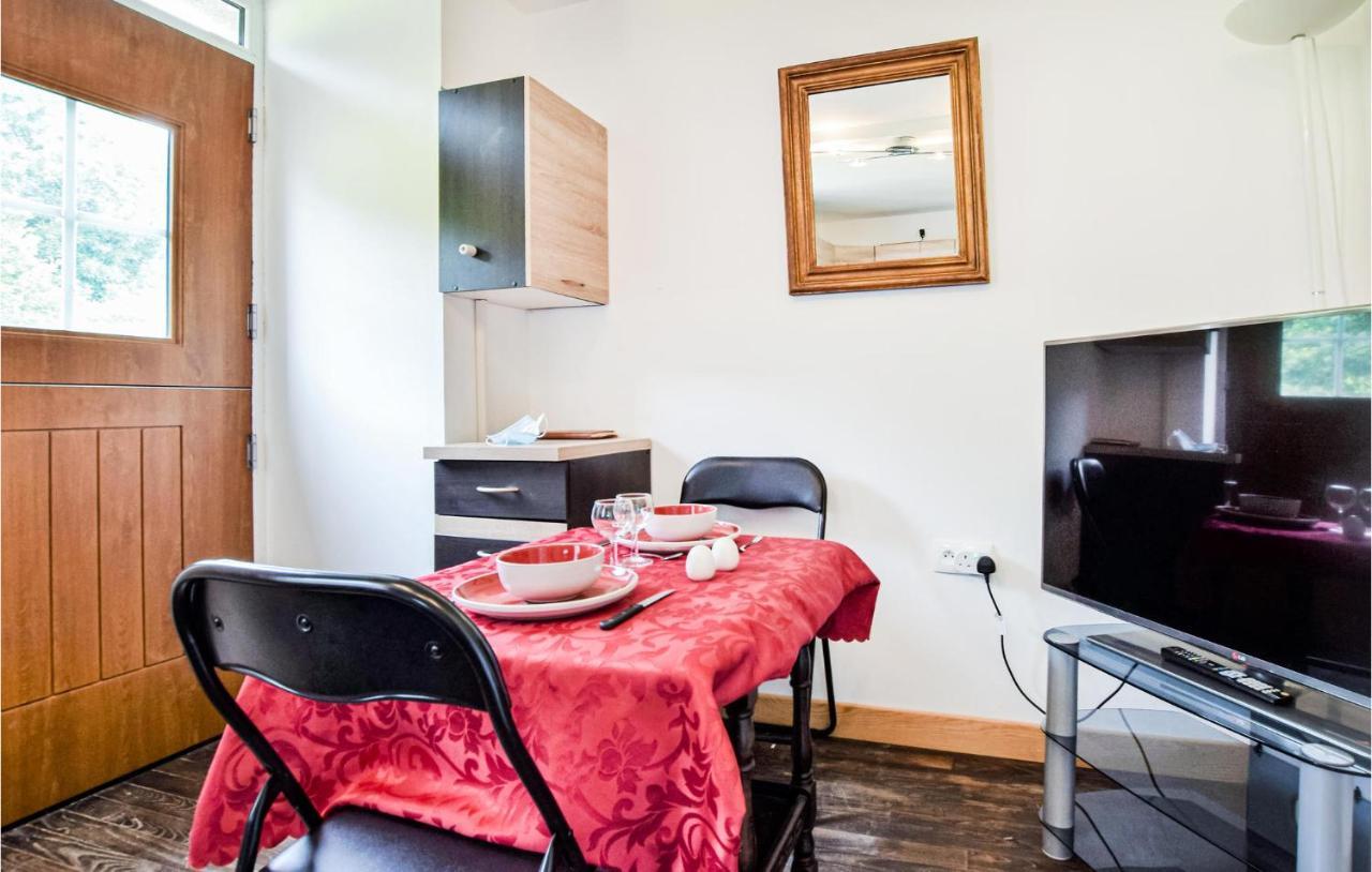 Awesome Home In Saint-Sever-Calvados With Kitchen Exteriér fotografie