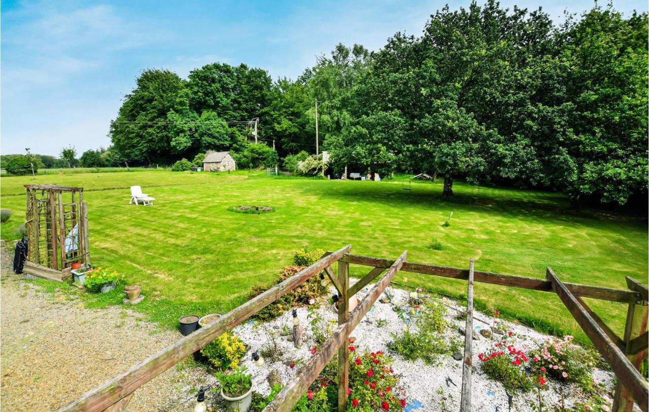 Awesome Home In Saint-Sever-Calvados With Kitchen Exteriér fotografie