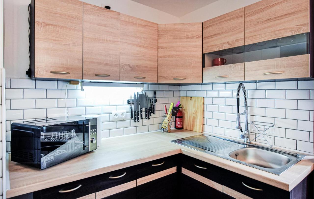 Awesome Home In Saint-Sever-Calvados With Kitchen Exteriér fotografie