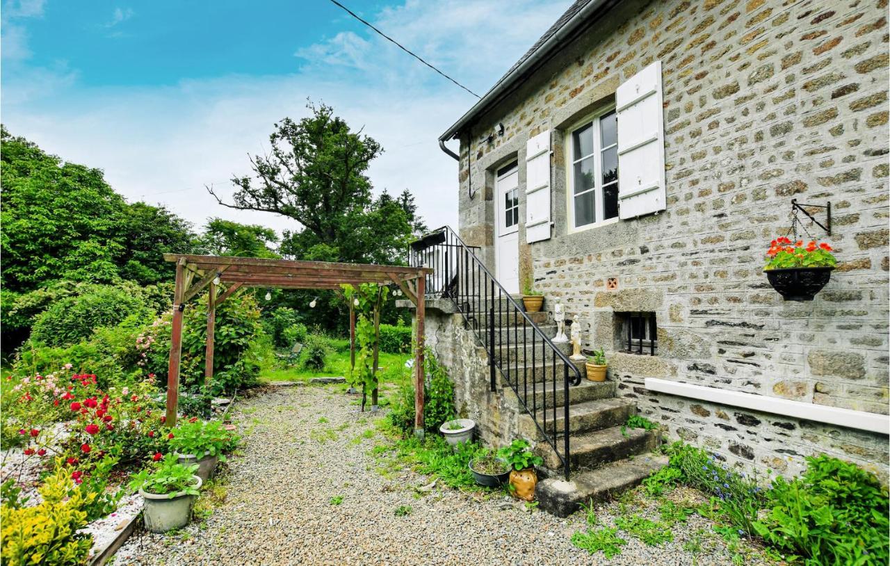 Awesome Home In Saint-Sever-Calvados With Kitchen Exteriér fotografie