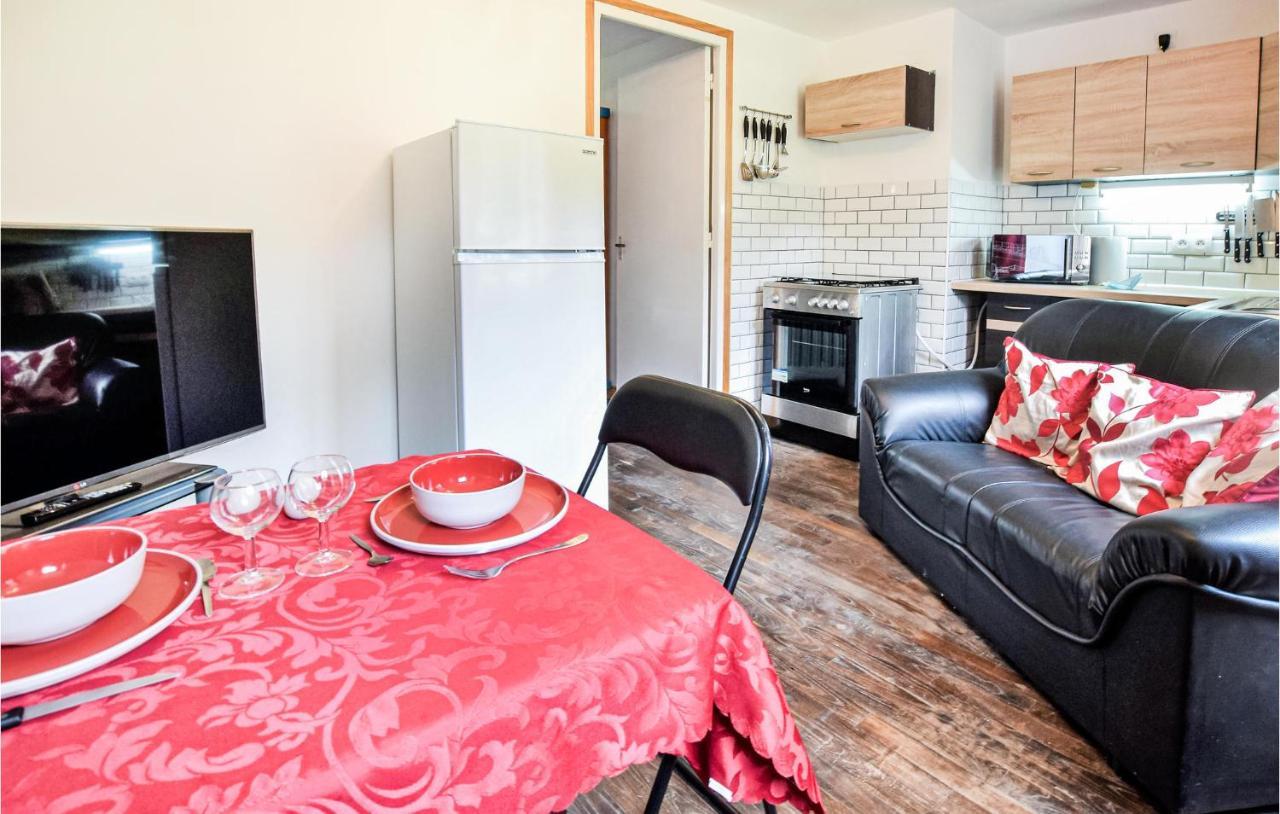 Awesome Home In Saint-Sever-Calvados With Kitchen Exteriér fotografie